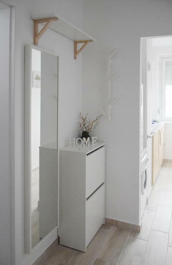 White Almond Apartment Будапеща Екстериор снимка