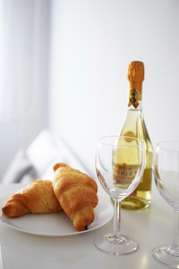 White Almond Apartment Будапеща Екстериор снимка