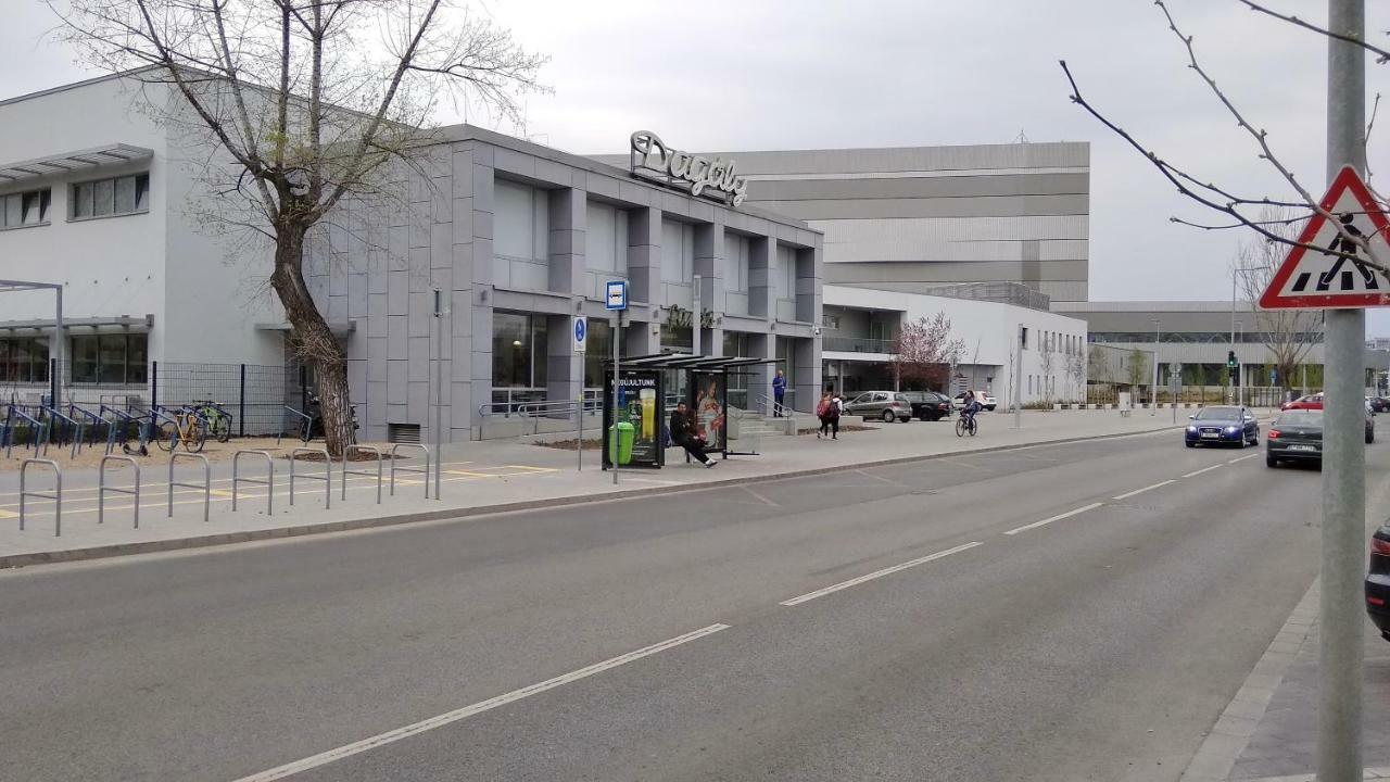 White Almond Apartment Будапеща Екстериор снимка